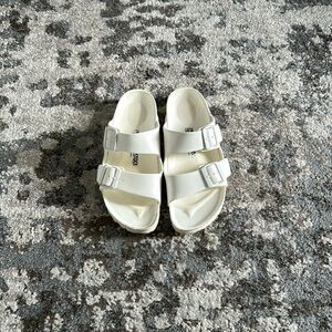 Birkenstocks White Sandals Shoes size 8